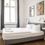 Stylish In Convinient Location Apartment