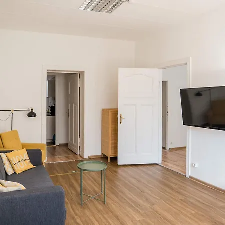 Stylish In Convinient Location Apartament *